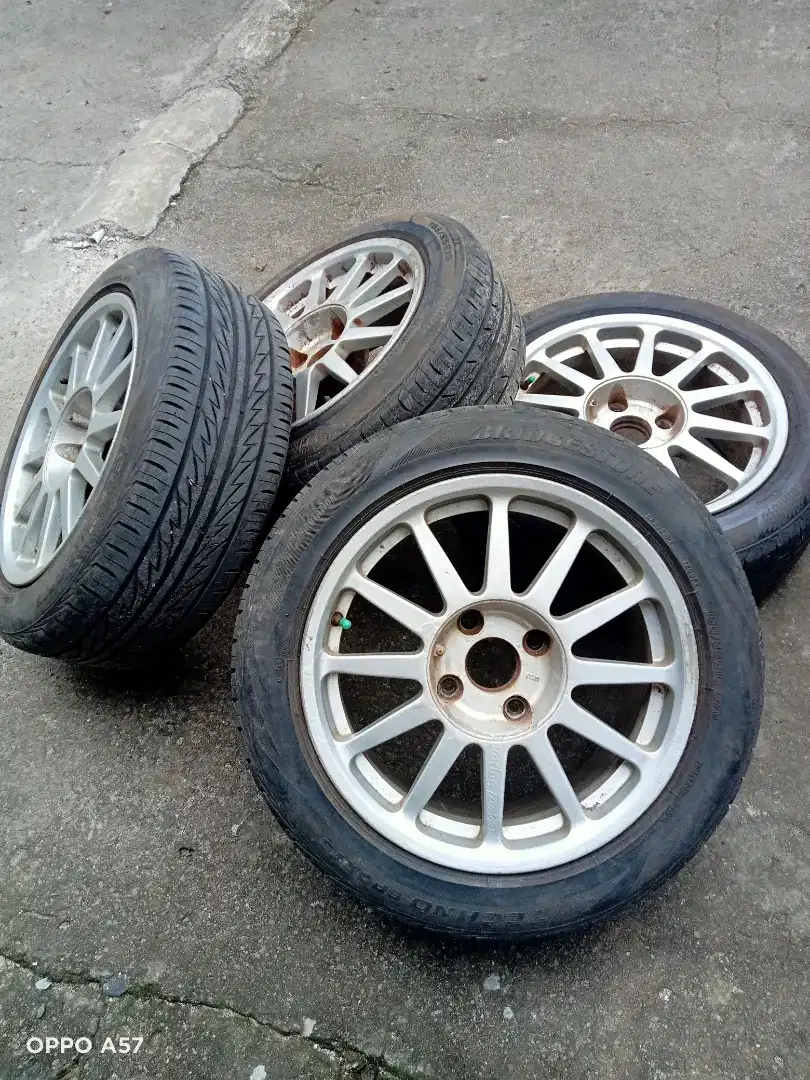 Velk plus ban kijang ring 16 , pcd 114,3 ET 20 import, pas utk kijang.