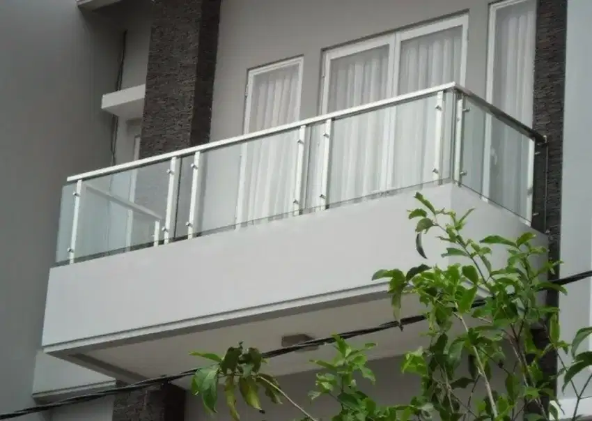 Relling tangga dan balkon kaca stenless