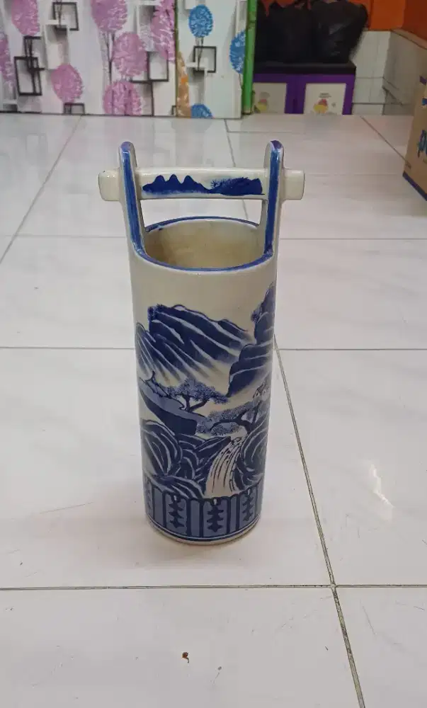 Pajangan pot keramik tebal jadul tahun 1950 an