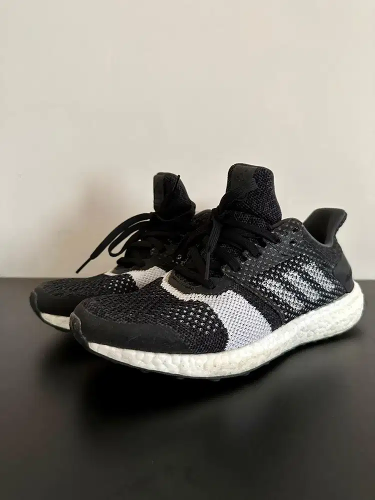 ADIDAS ULTRABOOST SIZE 40
