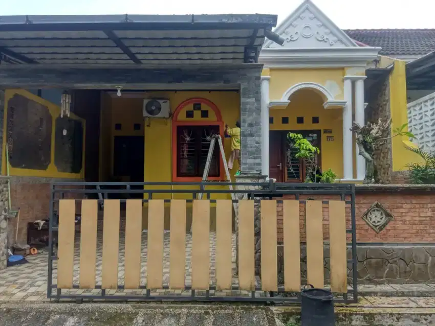 Rumah Depan Taman Fasum Perumahan Purwokerto Dekat Stasiun