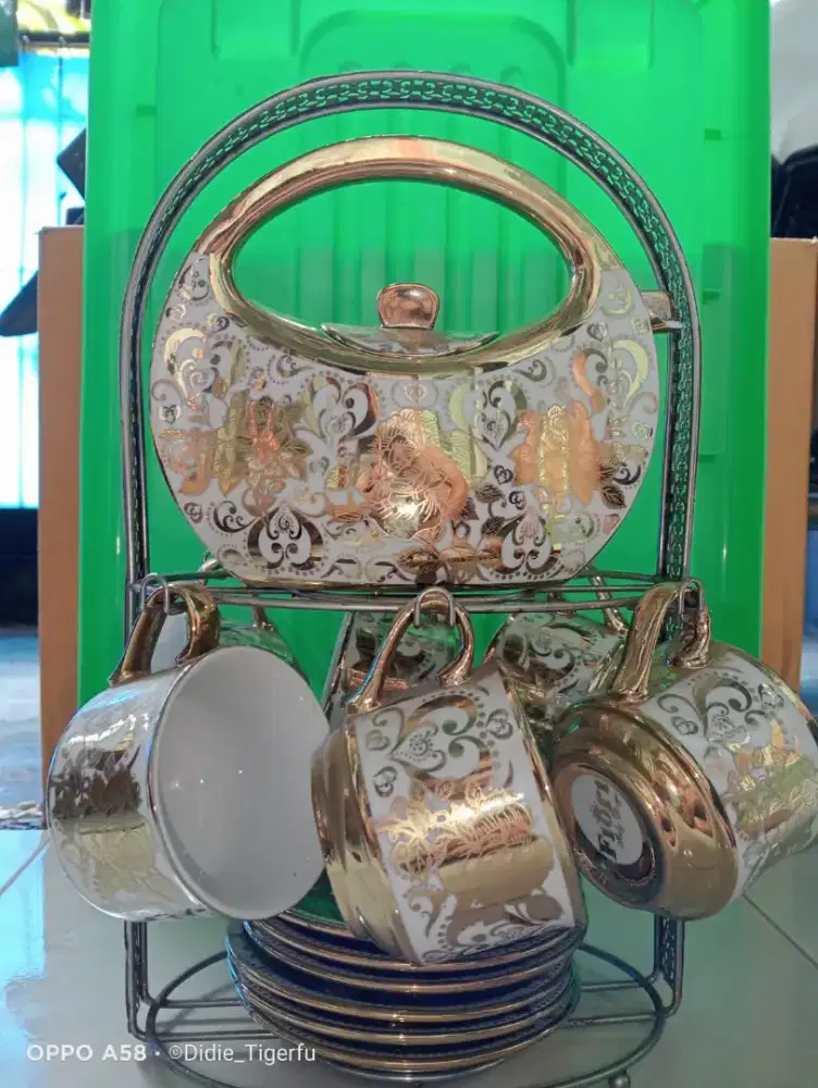 Set teko fiori motif bunga emas