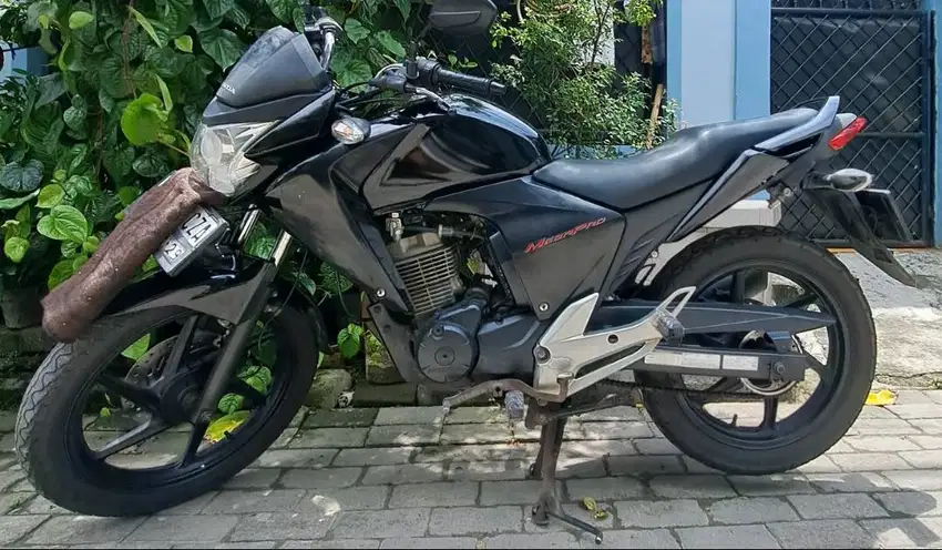 Megapro Monoshock Karbu 2014