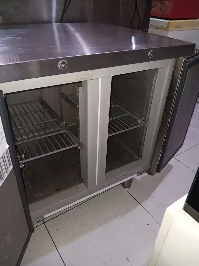 under counter chiller 2 pintu merk Gea like new