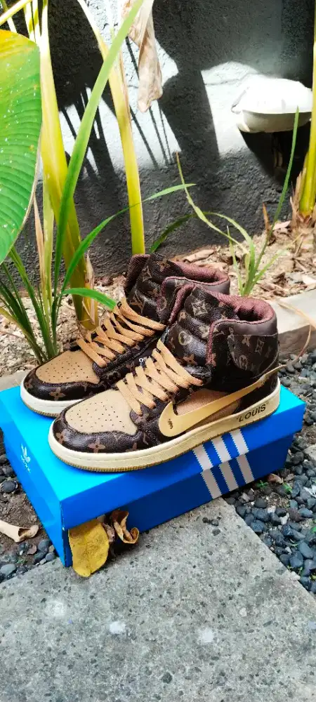 Sepatu boots super keren dr naike