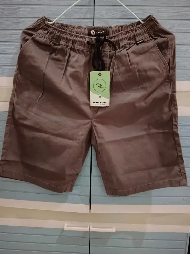 50rb BARU UK 32Kecil setara UK.30-Dijual Cepat Celana Pendek Pria