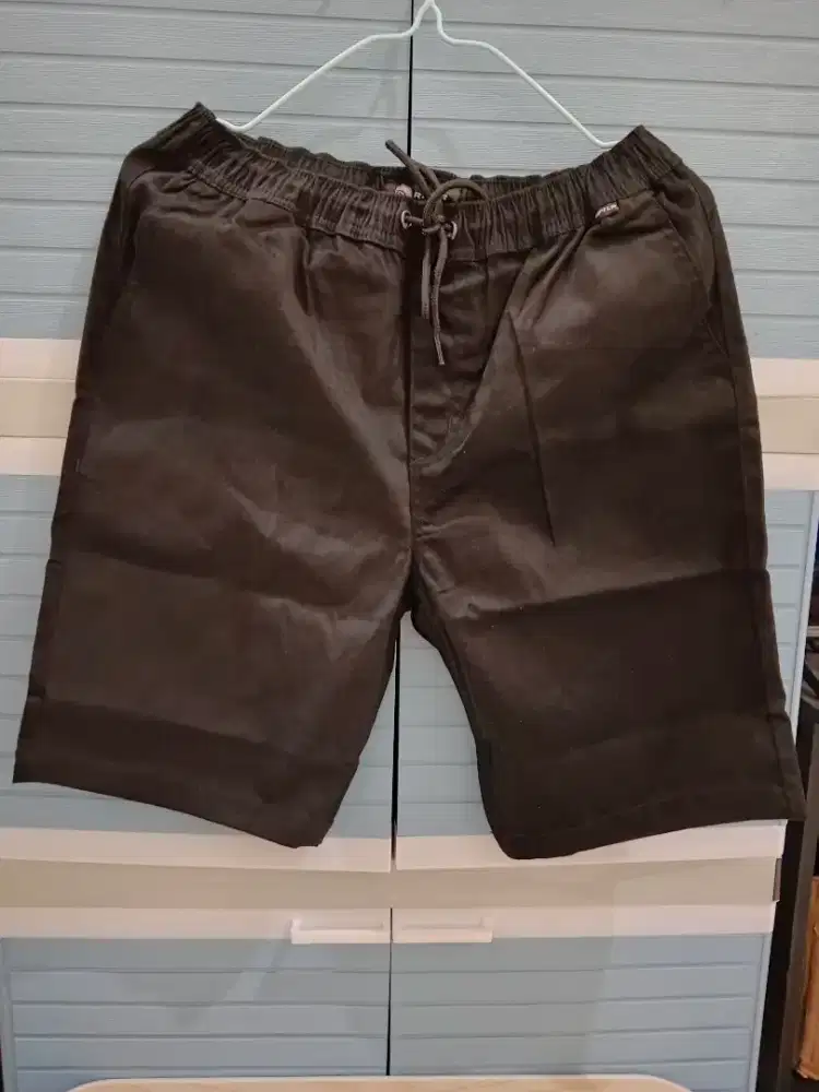 50rb BARU UK 36Kecil setara UK.34-Dijual Cepat Celana Pendek Pria