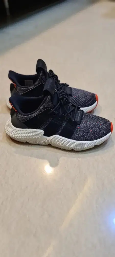 Sepatu Adidas Sneaker preloved
