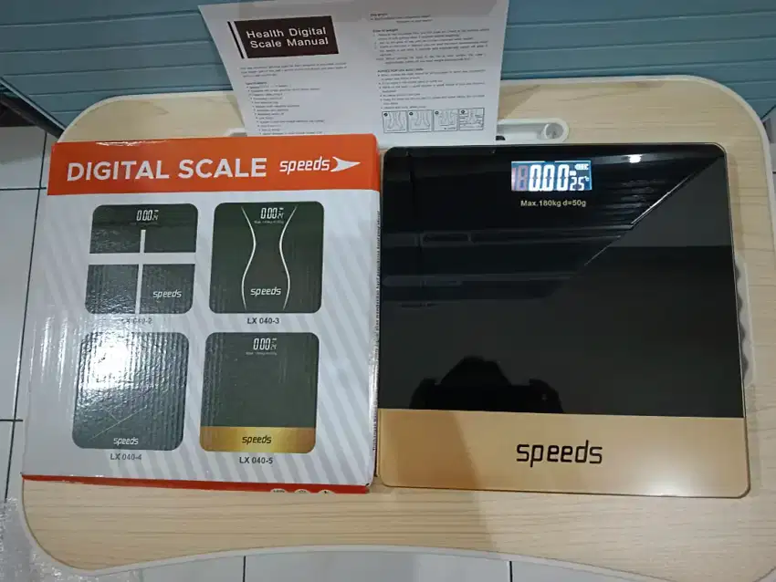 Timbangan Badan Digital Merk Speeds 180kg Batrai,Layar LCD Uk26x26cm