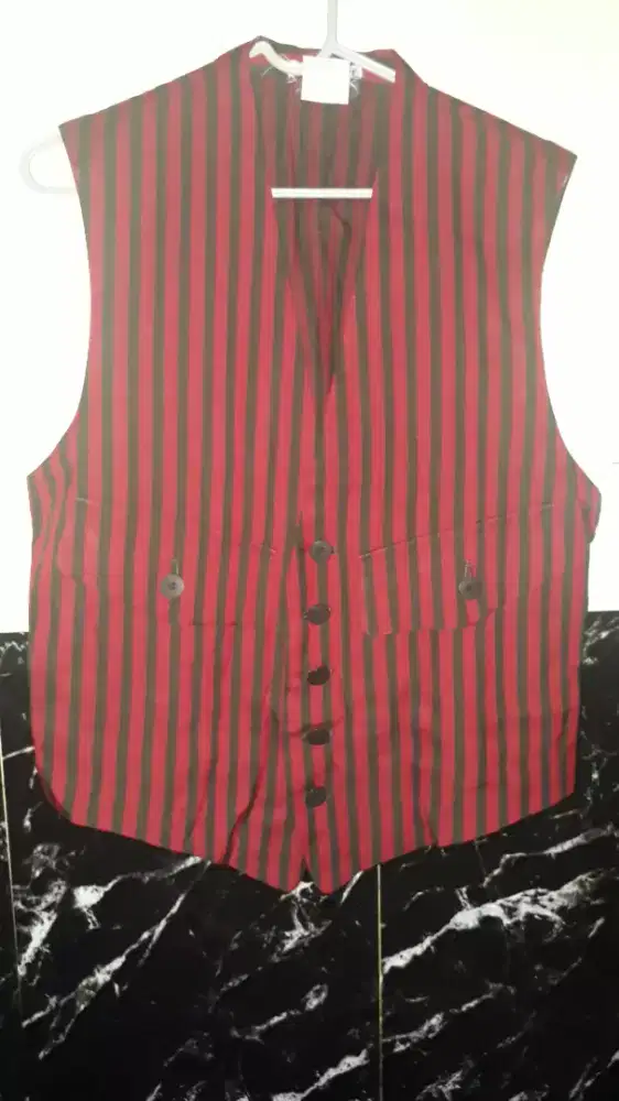 ROMPI PRIA MERAH BEKAS UKURAN M