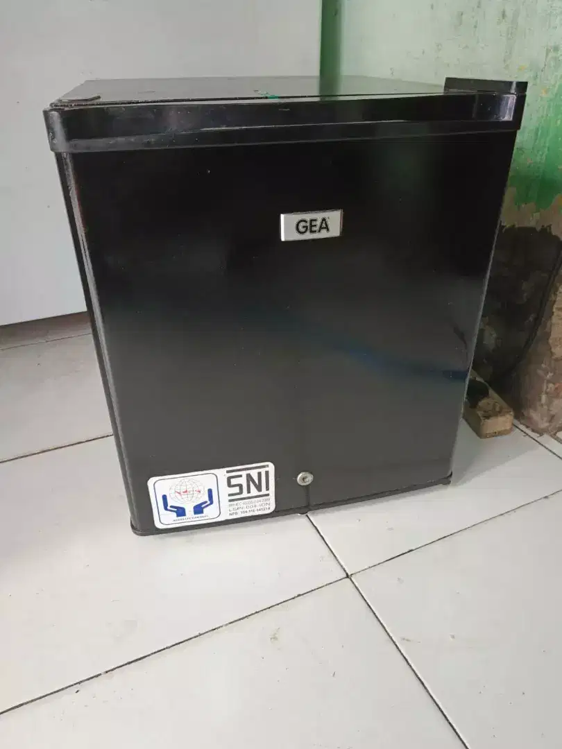 Kulkas Mini Portable merk Gea Normal