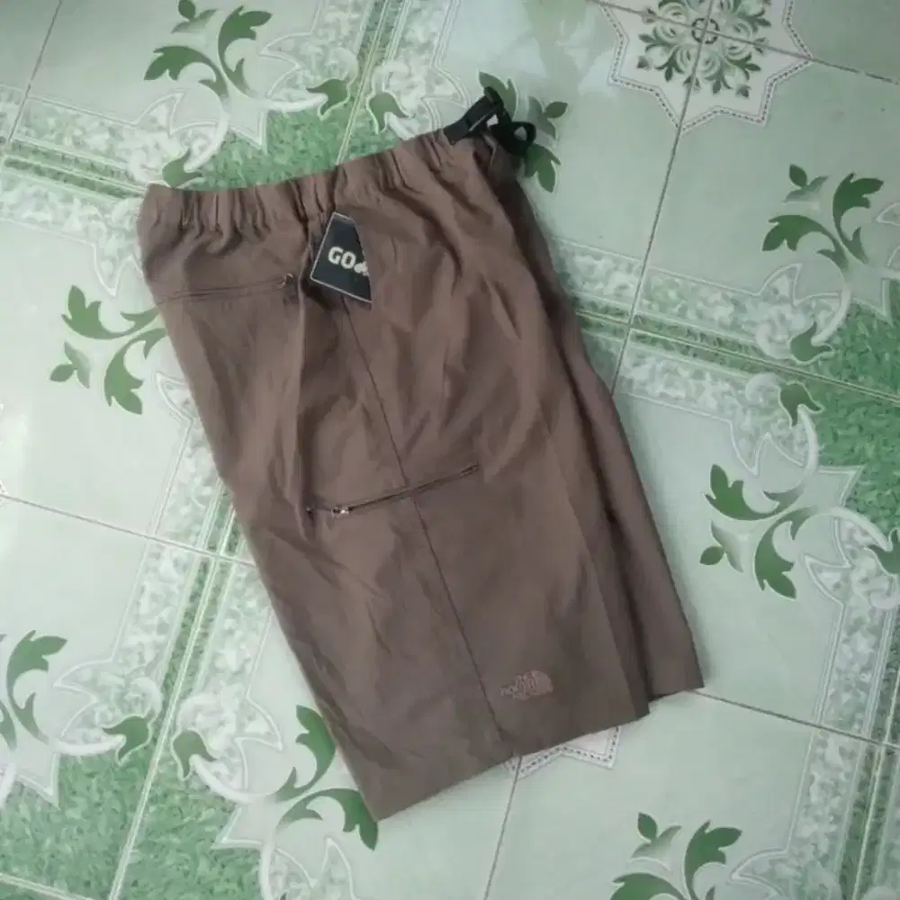 Celana pendek utility TNF