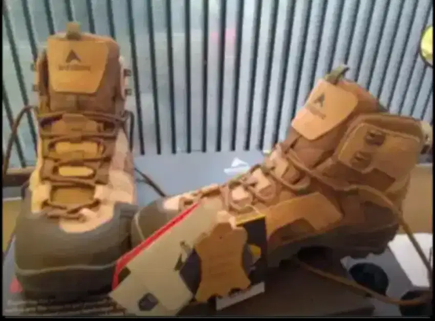 Sepatu Eiger seri Pollock no 39 lengkap dus no minus Uda tercuci wangi