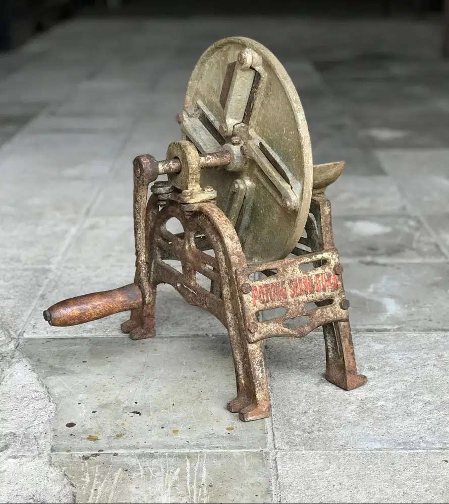 Pengiris/pemotong umbi umbian manual lawas