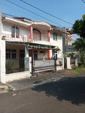 Rumah Strategis 4 Kamar Tidur Di Kawasan Elite Billymoon, Jaktim