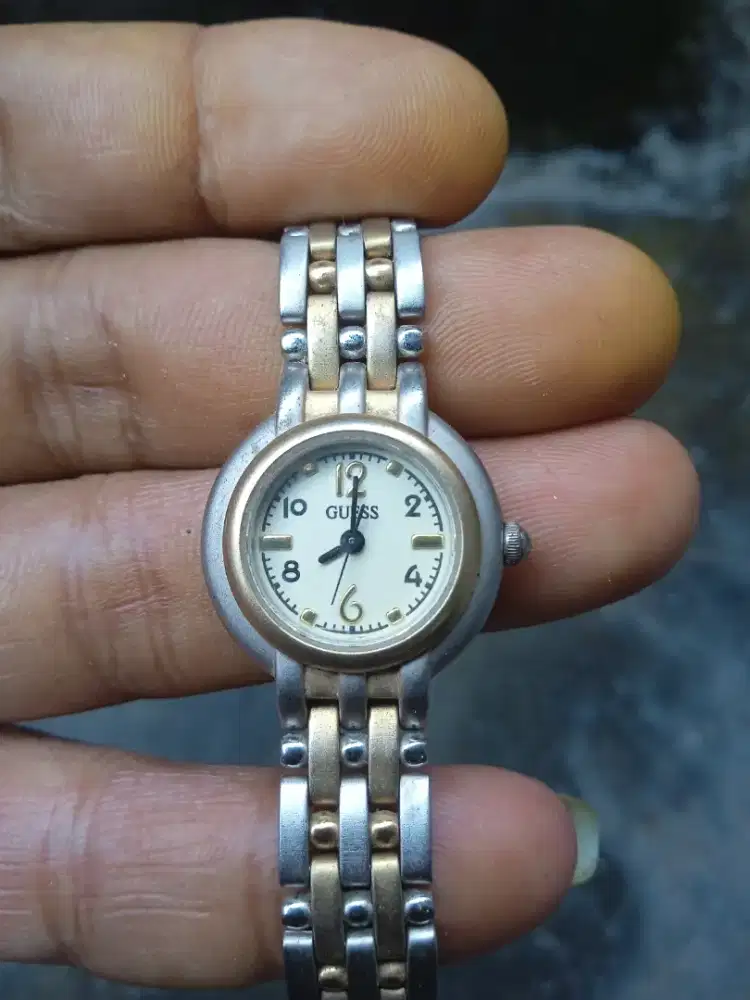 Jam tangan vintage GUESS