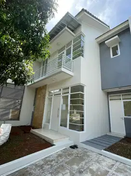 DIJUAL CEPAT RUMAH 2 LANTAI DALAM CLUSTER SERPONG DEKAT BSD CITY
