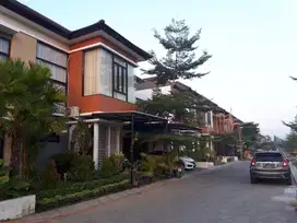 Rumah Mewah Exclusif 2 lt Di perum Imogiri Barat Sewon Bantul Jogja