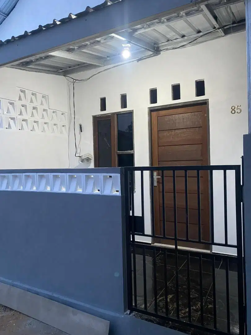 Bedakan karyawan/ti mahasiswa/i