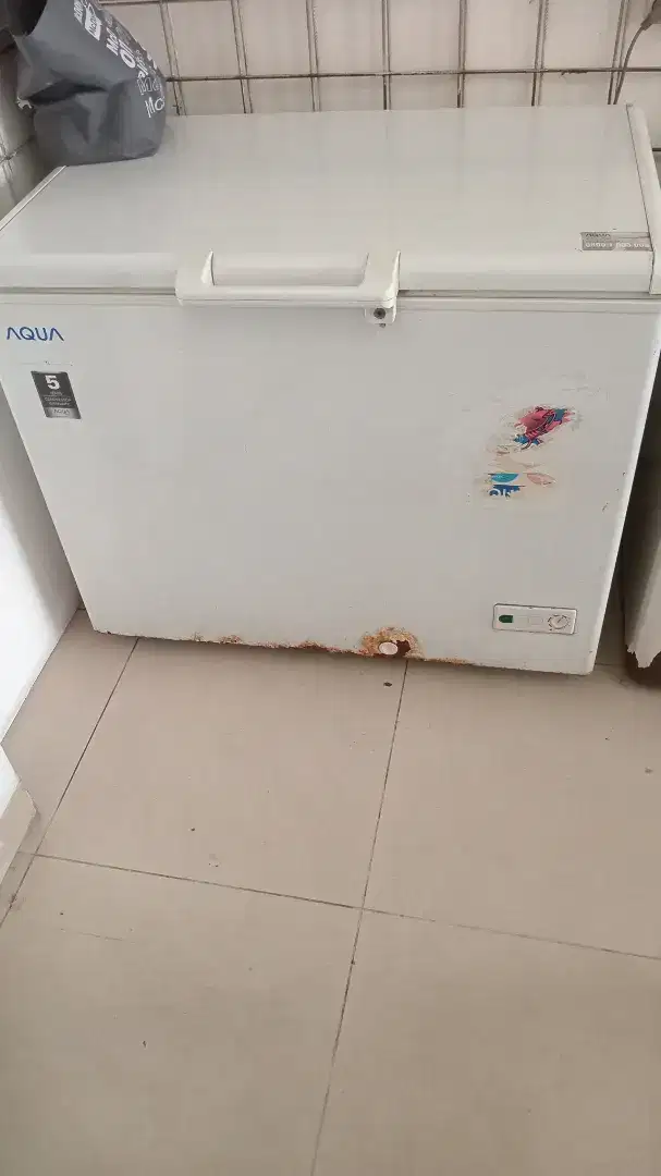 FREZEER MERK AQUA 319 LITER .
