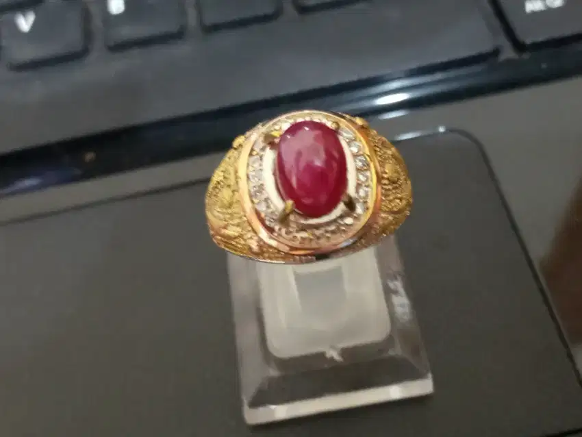 Cincin Ruby red star