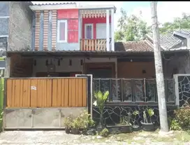 Rumah Second Minimalis 2 Lt di Perumahan Wonorejo