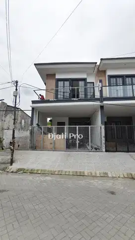 Rumah Hook Syariah 2 Lantai Di Ketintang Baru Dekat Ahmad Yani SBY Sel