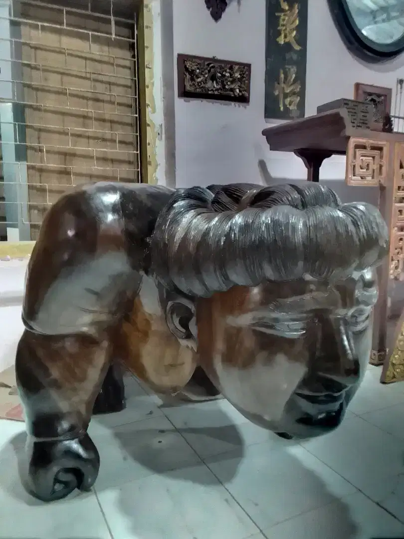 Meja Patung Sumo