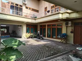Rumah mewah 1000 m2 pinggir jalan raya kentingan jebres