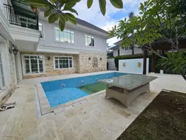 Rumah Mewah Semi Furnished Ada Kolam Renang Lippo Karawaci, Tangerang