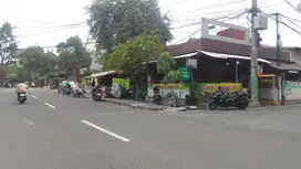 2 Rumah Gandeng Hoek Dilahan 1069 m2 Lokasi Strategis, Menjamur Resto