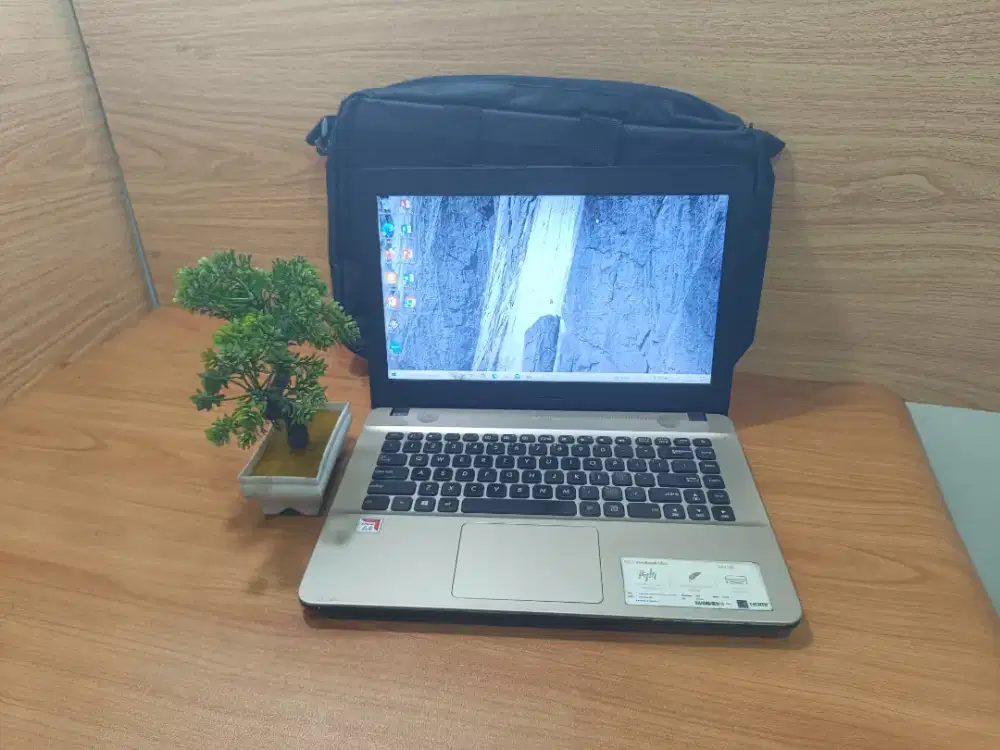 Butuh uang tapi cuma ada laptop. Jual saja. Di tiktok komputer.