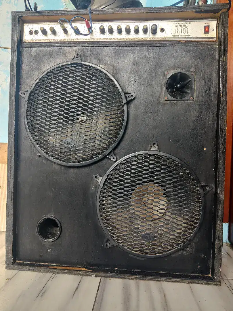 Amplifier keyboard/ speaker