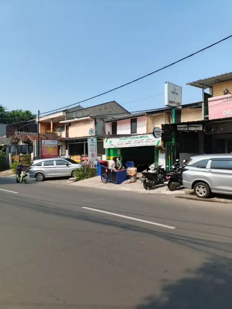 Dijual RUMAH 2 Lantai 250m2 pinggir Jl dekat Mall Buaran Jakarta Timur