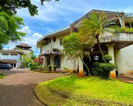 Dijual Zona Komersi yang Tenang dan dapat dijadikan Tempat Tinggal