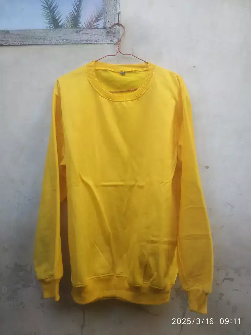 Crewneck kuning
