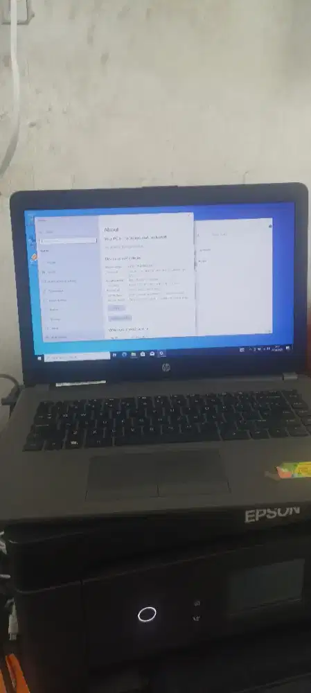 Di jual laptop merk HP 240 G6 core i3 gen 6
Ram 4 gb ddr4.