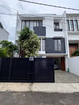 Rumah Tiga Lantai KEBAYORAN LAMA CIDODOL