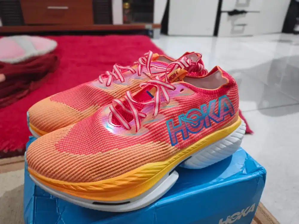 Hoka runningsize 45 karbon ringan like new lok soreang
