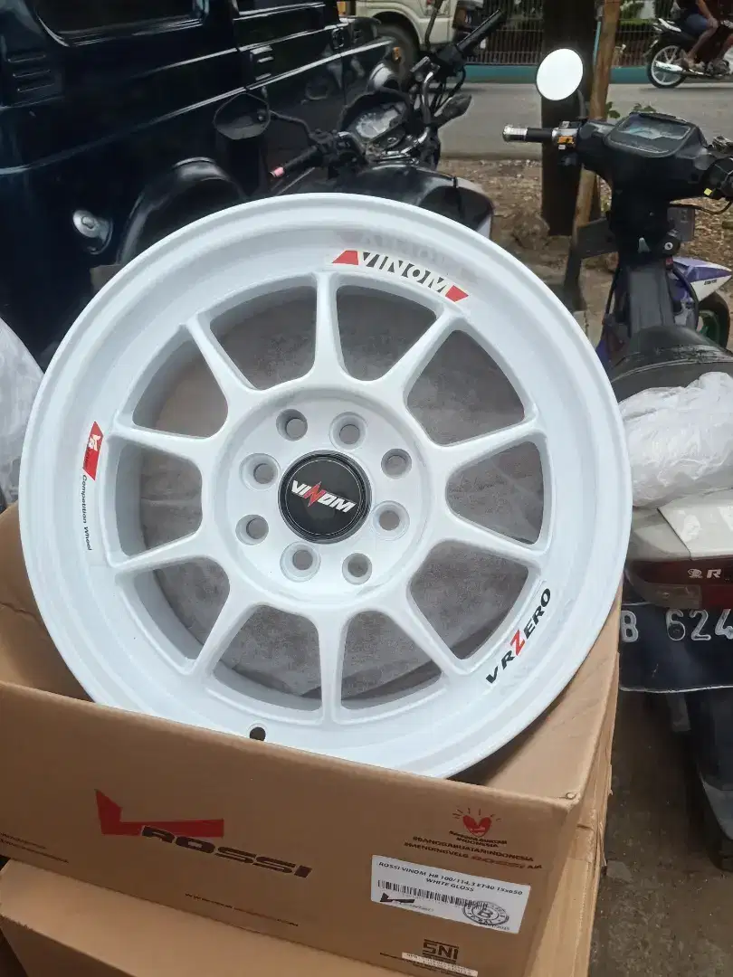 Vinom R 15 x 6.5 in