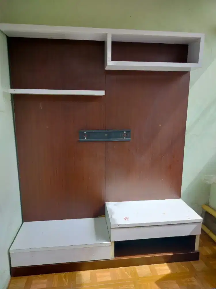 Rak TV, Laci, Meja TV