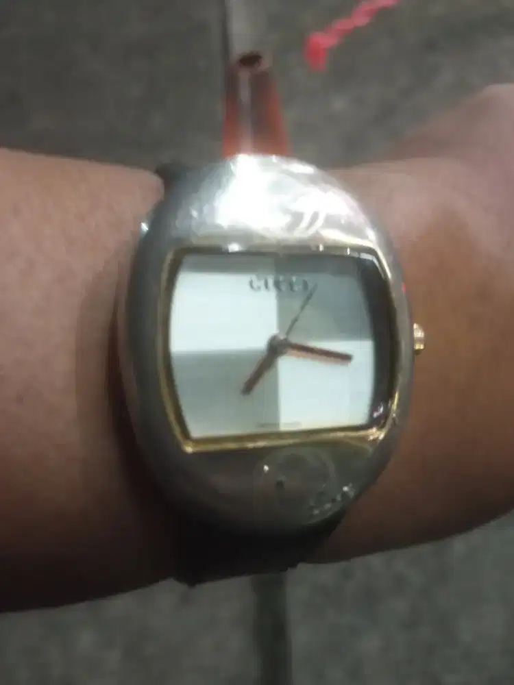 Jam tangan unisek