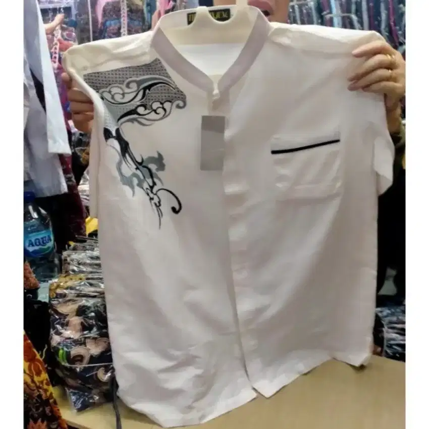 Baju Koko lengan pendek putih motif
