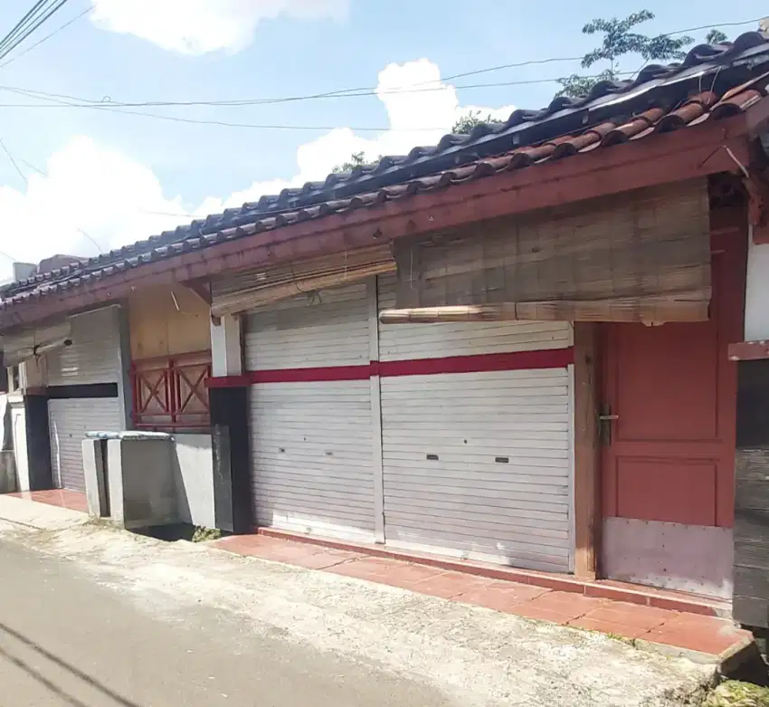 Dijual Rumah / Rumah Toko dengan Rolling Door di Ciputat, Tangsel