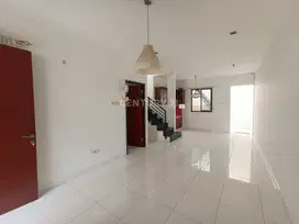 Rumah Minimalis 2 Lantai Bagus Di Rawamangun S7971