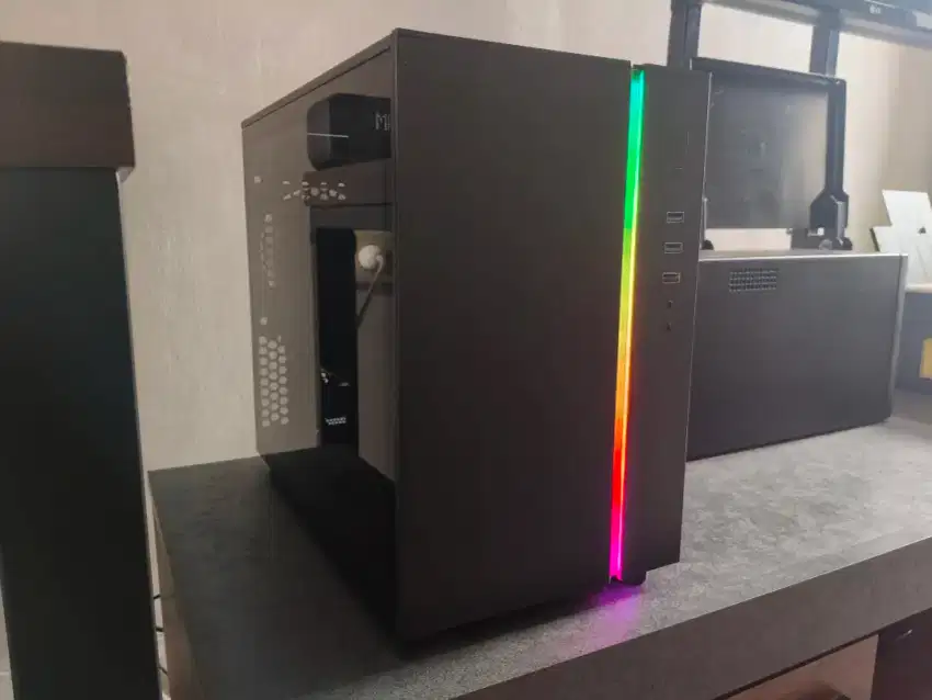 Komputer mini PC gaming desain AMD Ryzen 7 / 32GB / 768GB / GTX 1660Ti