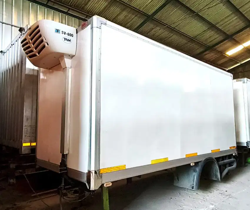 masihBARU TERMURAH Box freezer ex 2024 CDD Isuzu Elf reefer frozen