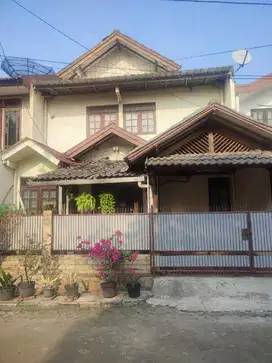 rumah lama area bintaro dengan lokasi strategis