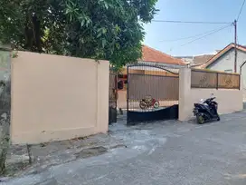 Rumah Hunian Tanah Luas dekat Masjid Zayed Gilingan Solo