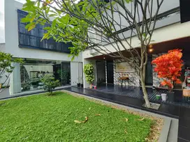 Dijual Rumah Mewah Furnished Karya Arsitek Ternama Budhi Harmunanto